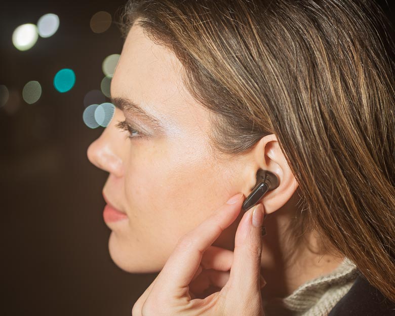 Brana Dane using Viaim Recdot earbuds