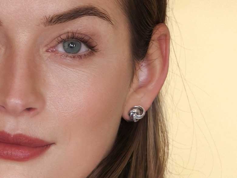 100% crop of Anna Zaia photo