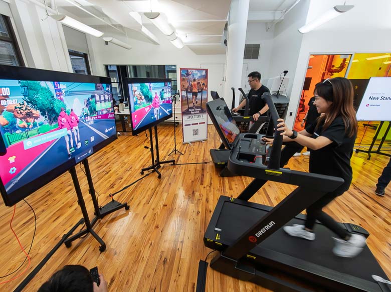 DeerRun Apex Titan 1 treadmill game photo