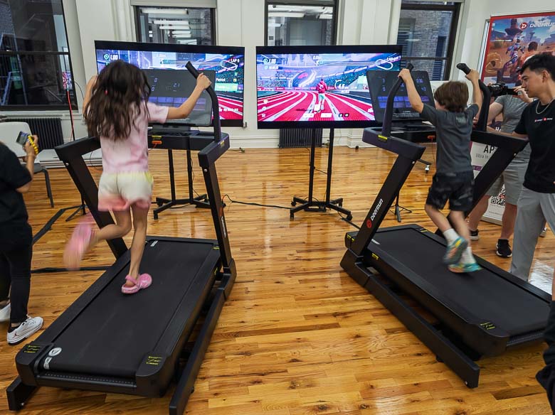 DeerRun Apex Titan 1 treadmill game photo