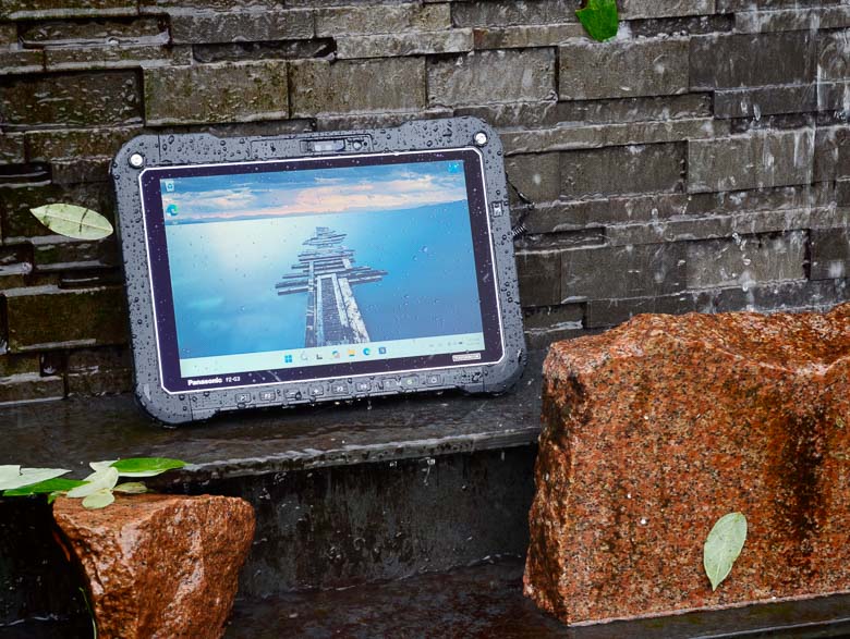 Panasonic Toughbook G3 in the rain